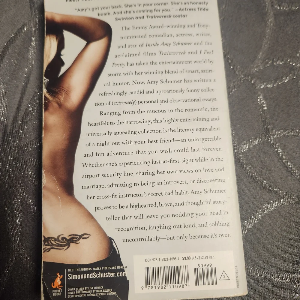 Amy Schumer "The Girl With the Lower Back Tattoo" Paperback - Blonde Cover - Picture 2 of 3